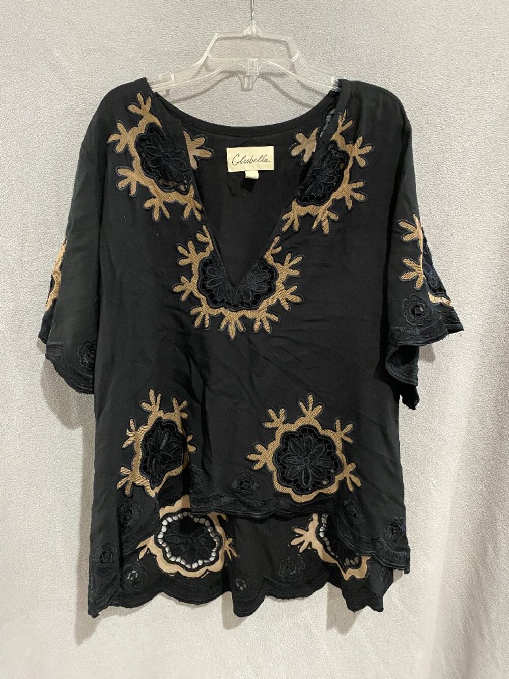 Cleobella Black Embroidered Boho Tunic Top Medium Floral Appliqué V-Neck